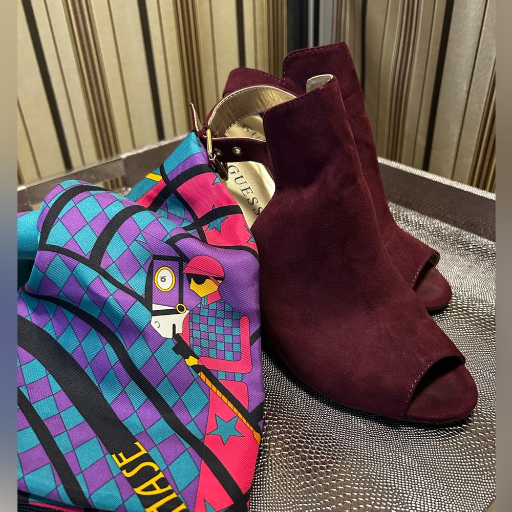 Guess wedges